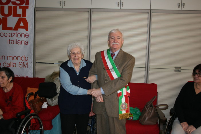 Aism di Savona festeggia la socia centenaria Angela Mola Aism di Savona festeggia la socia centenaria Angela Mola
