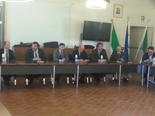 Iniziato ad Andora l'incontro per la frana sulla ferrovia: Floris "In comune nessun esposto per quella zona!" Iniziato ad Andora l'incontro per la frana sulla ferrovia: Floris "In comune nessun esposto per quella zona!"