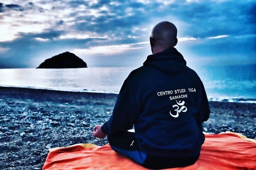 Albisola Superiore: torna lo yoga sulla spiaggia Albisola Superiore: torna lo yoga sulla spiaggia