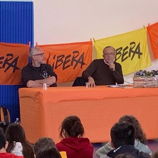 Albenga, gli alunni delle scuole di Leca incontrano Giovanni Impastato