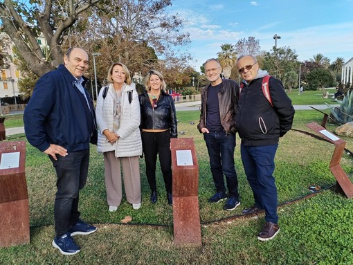Savona: Giovanni Impastato ha visitato il Giardino dei Giusti, un tributo ai difensori della giustizia e dei diritti umani. (Foto) Savona: Giovanni Impastato ha visitato il Giardino dei Giusti, un tributo ai difensori della giustizia e dei diritti umani. (Foto)