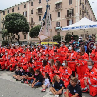 Savona, la Croce Bianca inaugura tre mezzi e premia i militi in prima linea nella lotta al Covid (FOTO E VIDEO)
