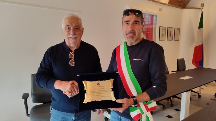 Il dottor Livio Operto (a sinistra) e il sindaco Roberto Barelli (a destra) Il dottor Livio Operto (a sinistra) e il sindaco Roberto Barelli (a destra)