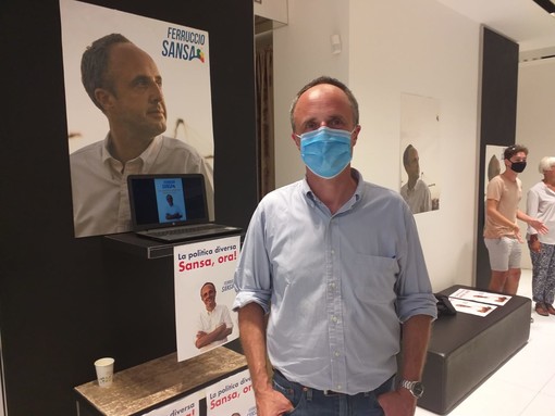 Savona, inaugurato il point del candidato Sansa: "In 5 anni la Regione non è cambiata, dobbiamo voltare pagina"