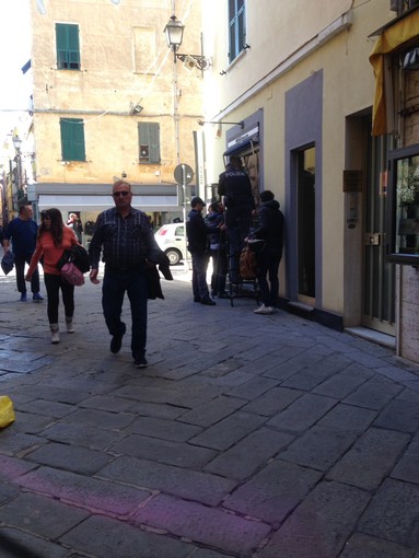 Devasta un bar ad Alassio per perseguitare l'ex-fidanzata