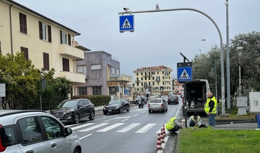 Albissola, due nuovi sistemi "Pedone Smart": illuminati gli attraversamenti di fronte a Piazza Tullio d’Albisola e Piazza San Benedetto