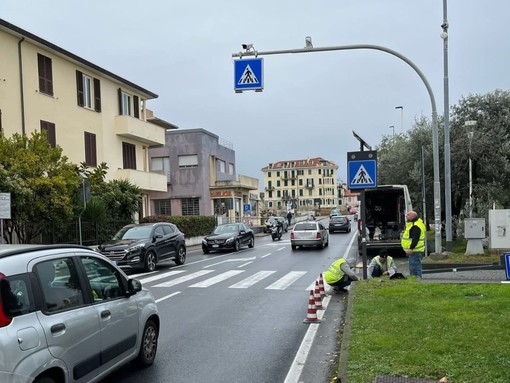 Albissola, due nuovi sistemi "Pedone Smart": illuminati gli attraversamenti di fronte a Piazza Tullio d’Albisola e Piazza San Benedetto