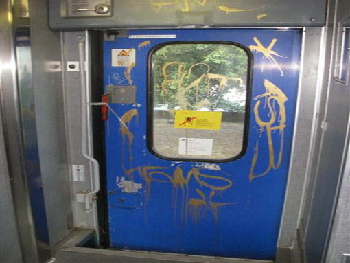 Vandali in azione ad inizio di settimana su sei treni regionali liguri Vandali in azione ad inizio di settimana su sei treni regionali liguri