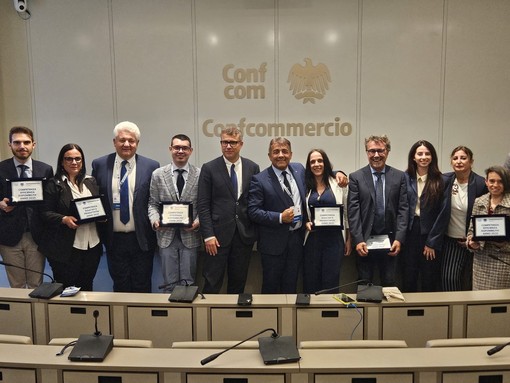 Confcommercio Savona protagonista a Roma: premiati i dipendenti per efficienza e disponibilità Confcommercio Savona protagonista a Roma: premiati i dipendenti per efficienza e disponibilità