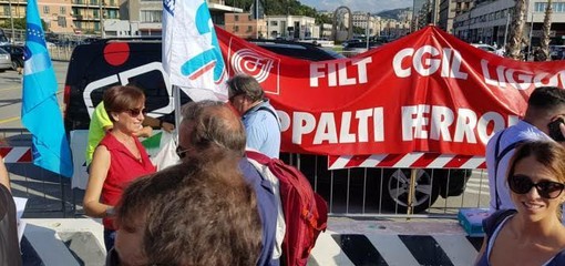 Pulizie stazioni, 100 lavoratori senza stipendio da agosto: lunedì il presidio dei sindacati