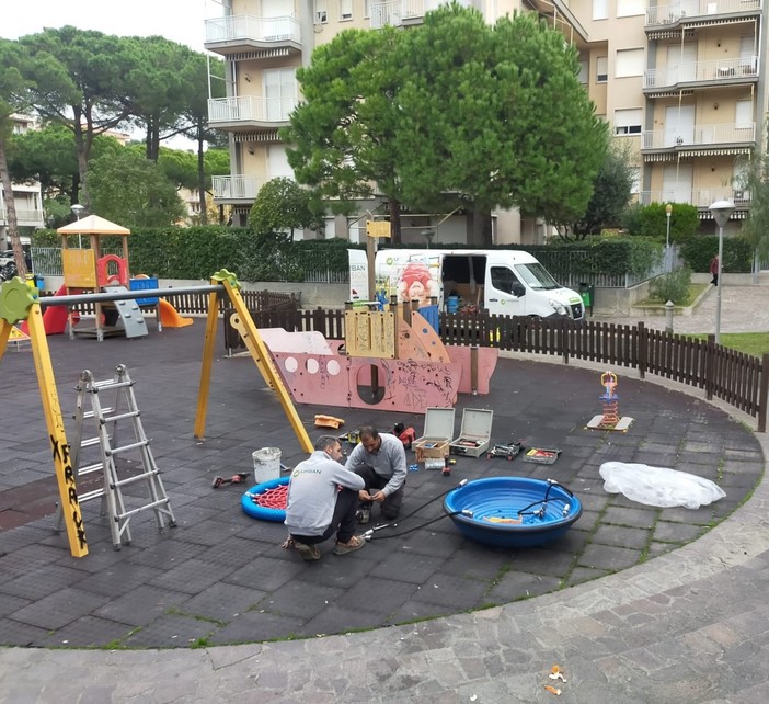 Al via la sostituzione dei giochi danneggiati nei parchi di Andora, il sindaco Demichelis: "Attrezzature implementate, sostituite o mandate in manutenzione" Al via la sostituzione dei giochi danneggiati nei parchi di Andora, il sindaco Demichelis: "Attrezzature implementate, sostituite o mandate in manutenzione"