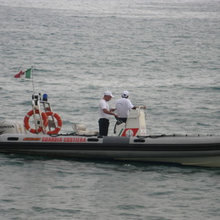 Barca di 22 metri in avaria al largo di Loano, intevento della Guardia Costiera