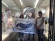Alassio: performance denuncia dell’artista Alessandra Carloni e degli steward dell’ambiente contro l’inquinamento da plastica degli oceani
