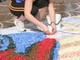 Pietra: infiorata artistica, oltre 800 artisti al lavoro Pietra: infiorata artistica, oltre 800 artisti al lavoro
