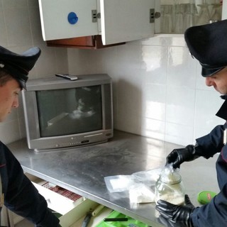 Cairo, traffico di stupefacenti: arrestato 25enne albanese con 400 grammi di cocaina