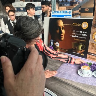 Progetto Antea: set fotografico per l’espresso “La Genovese” aromatizzato alla violetta di Villanova d’Albenga Progetto Antea: set fotografico per l’espresso “La Genovese” aromatizzato alla violetta di Villanova d’Albenga
