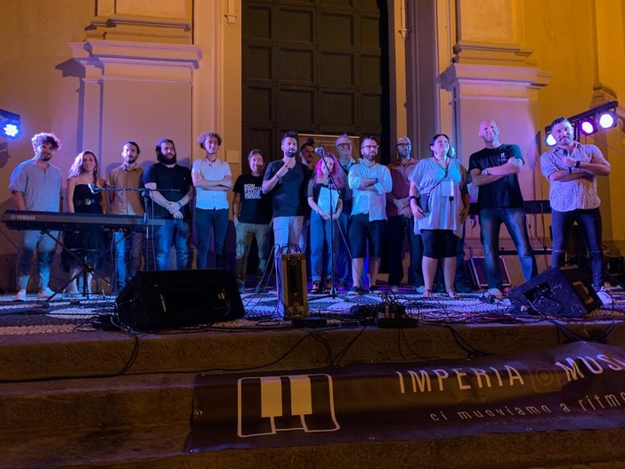 È Varry la vincitrice del Premio Imperia Musicale: stasera aprirà Alexia e The Niro È Varry la vincitrice del Premio Imperia Musicale: stasera aprirà Alexia e The Niro
