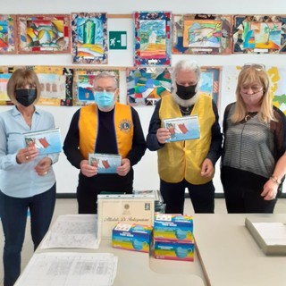 Lions Spotorno Noli Bergeggi Vezzi Portio consegna prodotti igienizzanti alle scuole