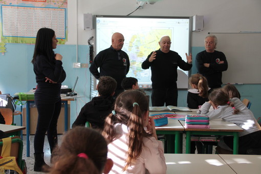Assonautica alla scuola "Callandrone" di Savona per spiegare come vivere il mare