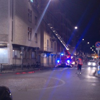 Alassio: brucia nella notte ex hotel Holiday (le foto). Si fa strada l'ipotesi di incendio doloso