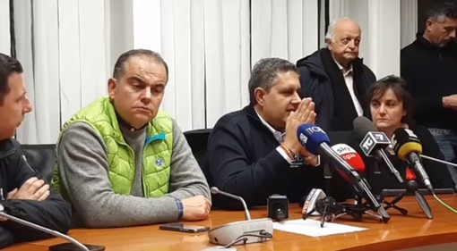 Regione e Provincia danno il via alla conta dei danni, il presidente Toti: "Bilancio positivo senza danni alle persone, ma serve piano straordinario per il territorio" Regione e Provincia danno il via alla conta dei danni, il presidente Toti: "Bilancio positivo senza danni alle persone, ma serve piano straordinario per il territorio"