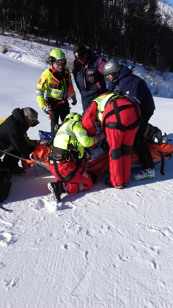 Sciatore di Savona cade e si frattura una gamba a Limone Piemonte