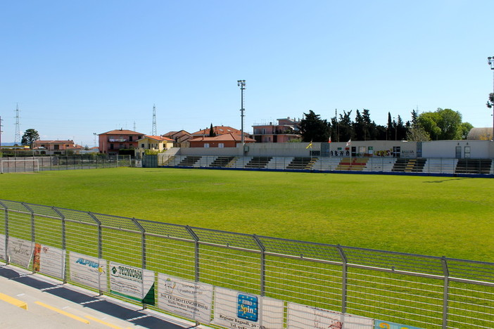 Albenga, lo Stadio Riva avrà il manto in erba sintetica: approvato il progetto