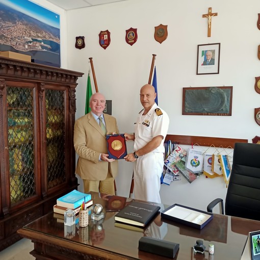 Il Prefetto Gullotti in visita alla sede della Guardia Costiera savonese (FOTO) Il Prefetto Gullotti in visita alla sede della Guardia Costiera savonese (FOTO)