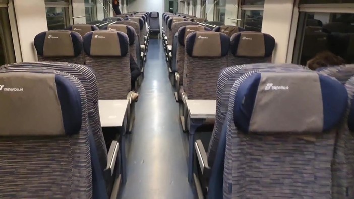 Fine stato di emergenza, Assoutenti ora chiede meno restrizioni: "Stop a green pass anche per trasporti a lunga percorrenza" Fine stato di emergenza, Assoutenti ora chiede meno restrizioni: "Stop a green pass anche per trasporti a lunga percorrenza"