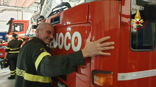 Savona, in pensione dopo 31 anni il capo reparto dei vigili del fuoco Massimo De Tomin (FOTO e VIDEO) Savona, in pensione dopo 31 anni il capo reparto dei vigili del fuoco Massimo De Tomin (FOTO e VIDEO)