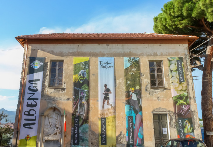 Campochiesa, inaugurata dopo il restauro la casa comunale: diventerà il punto di riferimento per l'outdoor (FOTO)