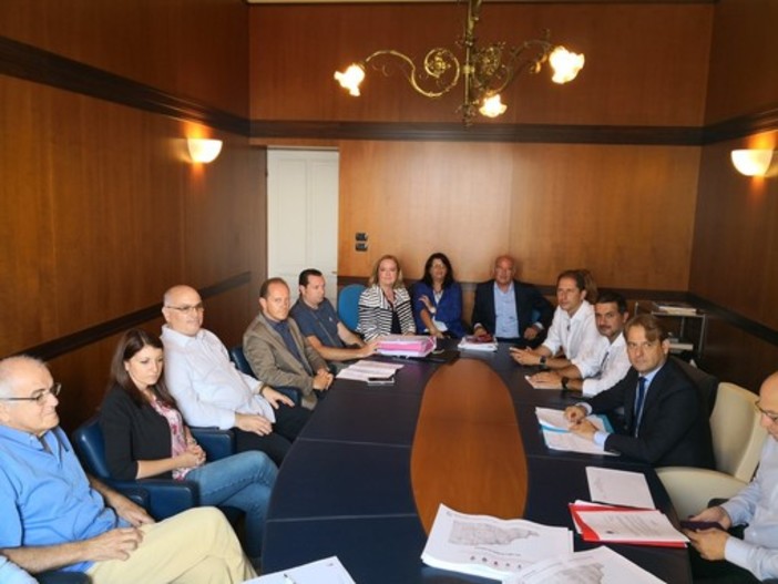 Incontro fra Regione Liguria, RFI e i sindaci per il progetto della pista ciclabile. Andora pronta ad iniziare i lavori Incontro fra Regione Liguria, RFI e i sindaci per il progetto della pista ciclabile. Andora pronta ad iniziare i lavori