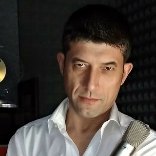 Igor Minerva presenta a Ceriale il romanzo "Il problema dell'essere... umani" a seguire Tributo musicale a Claudio Baglioni