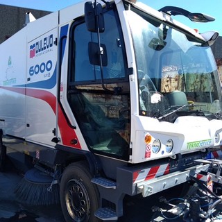 Albenga, estesa la pulizia meccanizzata con spazzatrice a 84 strade