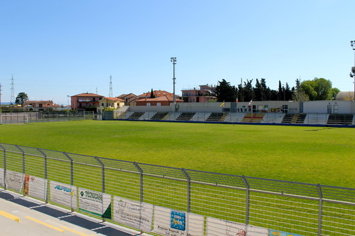 Albenga, lo Stadio Riva avrà il manto in erba sintetica: approvato il progetto