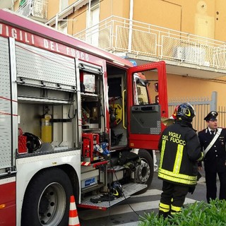 Loano, a fuoco l'IperSoap sulla via Aurelia