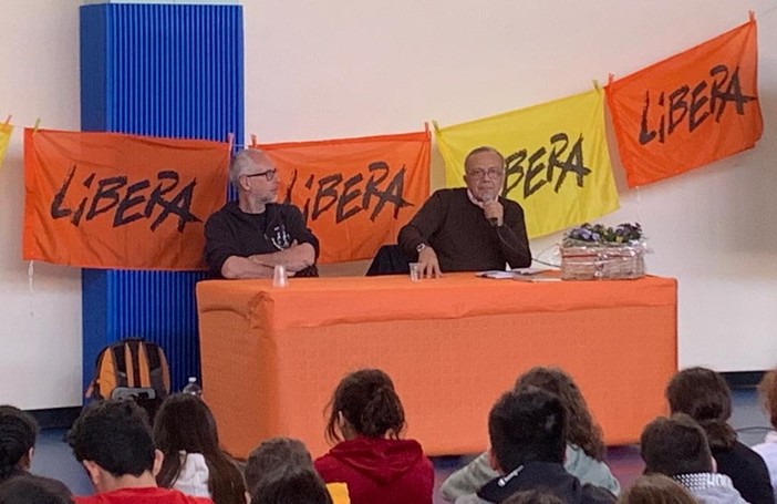 Albenga, gli alunni delle scuole di Leca incontrano Giovanni Impastato