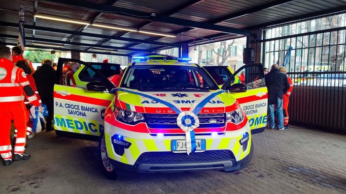 Una nuova automedica per la Croce Bianca Savona. Il sindaco Russo: "Un successo del volontariato"