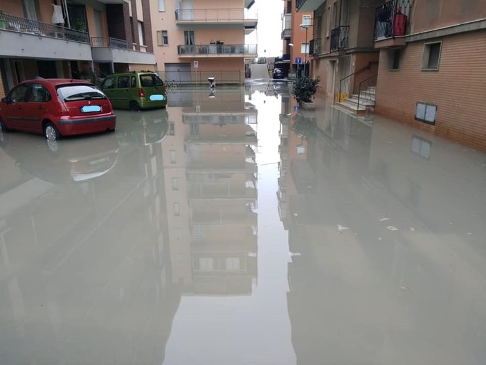 Mareggiata a Borghetto: disagi in via Ponti, passo Saleo e piazza Gramsci