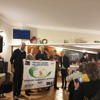 Arrivata a Pietra Ligure la bandiera ufficiale di "Italian Riviera Comunità Europea dello Sport 2020” consegnata a Bruxelles Arrivata a Pietra Ligure la bandiera ufficiale di "Italian Riviera Comunità Europea dello Sport 2020” consegnata a Bruxelles