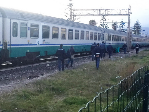 Uomo si getta sotto il treno a Bordighera: disagi alla circolazione ferroviaria