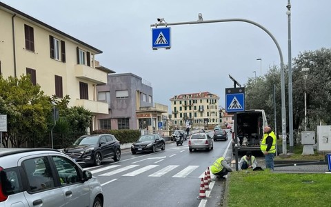 Albissola, due nuovi sistemi "Pedone Smart": illuminati gli attraversamenti di fronte a Piazza Tullio d’Albisola e Piazza San Benedetto