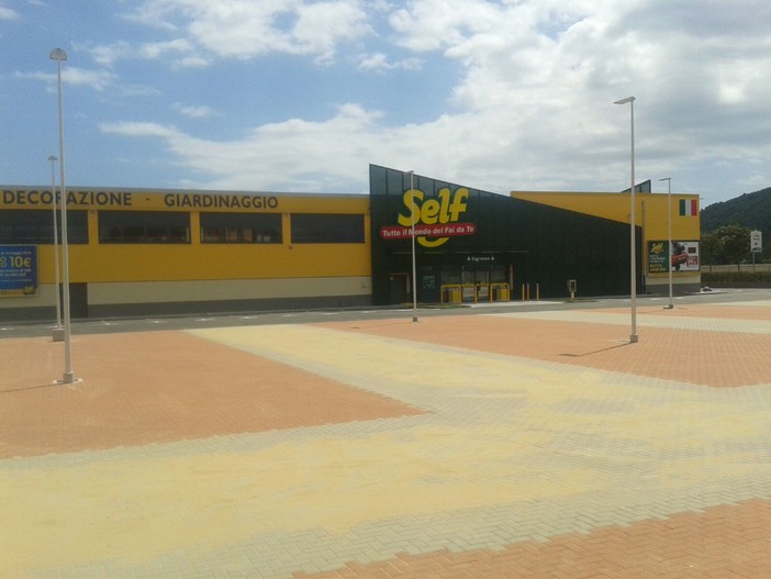 Albenga, giovedì apre i battenti il negozio di bricolage Self