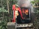 Escavatore a fuoco a Roccavignale, intervento dei vigili del fuoco