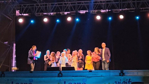 I giovani talenti di canto, danza e recitazione in piazza a Loano con “Improvvisamente tu” a sostegno della Croce Rossa I giovani talenti di canto, danza e recitazione in piazza a Loano con “Improvvisamente tu” a sostegno della Croce Rossa