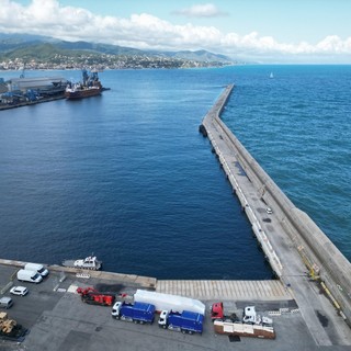 Porto di Savona, al via la gara per i lavori di ripristino e potenziamento delle banchine 32 e 33 Zona Alti Fondali Porto di Savona, al via la gara per i lavori di ripristino e potenziamento delle banchine 32 e 33 Zona Alti Fondali