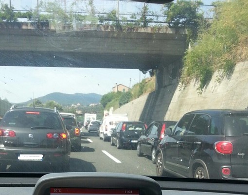 Incidente sulla A10 tra Pietra e Finale: traffico in tilt