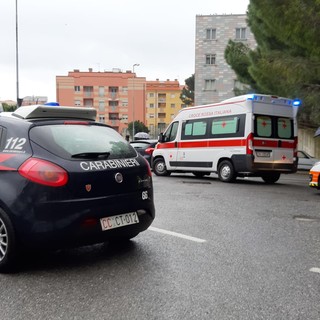Savona, investimento pedonale all'incrocio tra via Quintana e via Fratelli Rey: uomo in codice rosso al Santa Corona