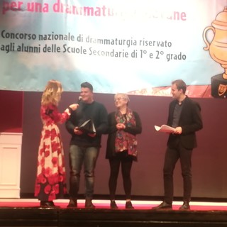 Michele Pella ex studente del Liceo Calasanzio di Carcare premiato al concorso “Michele Mazzella per una drammaturgia giovane” Michele Pella ex studente del Liceo Calasanzio di Carcare premiato al concorso “Michele Mazzella per una drammaturgia giovane”