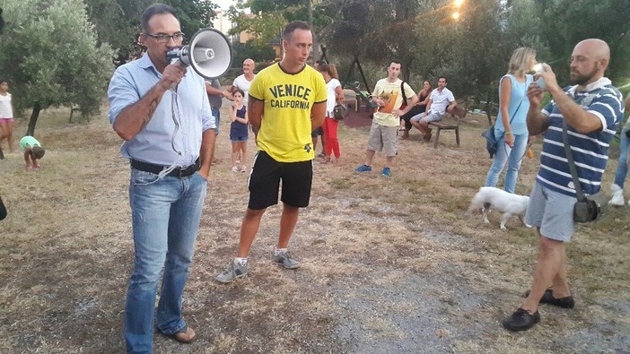 Savona, Conca Verde dice no al campo profughi: "Il Prefetto non ci riceve, pronti a manifestare" Savona, Conca Verde dice no al campo profughi: "Il Prefetto non ci riceve, pronti a manifestare"